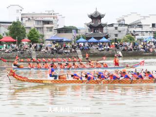 黄平： “村舟”破浪迎端午