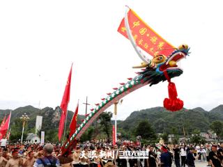 震撼壮观！千人抬“长龙”