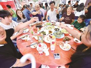 再远都会赶回来的 4500多人在杭州这个村子一起过端午