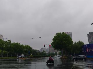 降雨量100-130毫米 ﻿今天安徽南部部分地区有大暴雨