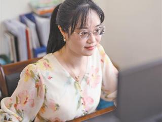 厦门高浦女子龙舟队队长高淑艺：坐龙舟最前端 敲出铿锵人生