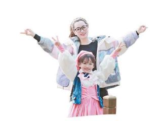 厦门“90后”妈妈林妙卿：用“妈妈牌”高定 圆女儿“公主梦”