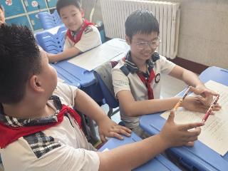 青岛定陶路小学开展趣味课间心理活动，助力学生身心健康成长