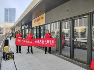 粽香暖“骑士” 爱心接力送关怀