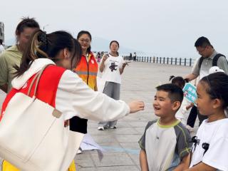 “文明实践我行动”——青岛市崂山区新时代文明实践中心开展“清风艾草香 文明伴旅途”端午节文明旅游宣传活动