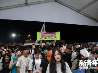 金辰地产·2025德州天衢新区新青年音乐节首日圆满结束，志愿者暖心送别歌迷!