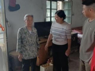 大羊镇：双节送温暖 爱心守护“一老一小”