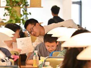 图书馆里过假期