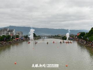 黄平：龙舟激情开桨庆端午