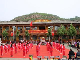情暖“六一”——“百校阳光关爱行”走进吕梁市临县双塔小学校