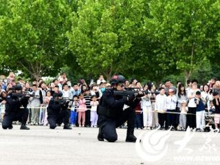 济宁特警警营开放日 600余人零距离感受警营风采