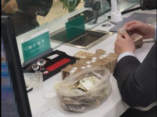 农行济南历下工业北路支行：零币兑换暖人心 服务民生显担当