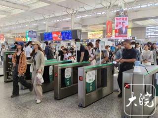 端午假期最后一天 长三角多地火车站午后起将迎返程客流高峰