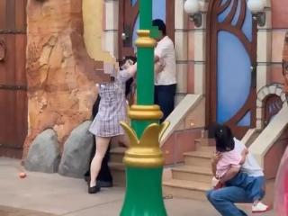 上海迪士尼游客打架，刚刚警方通报