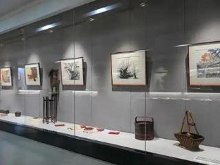 “六一”先观展，接着抚琴看功夫