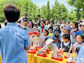潍坊奎文：禁毒研学迎“双节” 守护青春不“毒”行