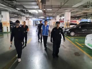 济阳街道财工街社区红袖章巡逻队，守护社区平安