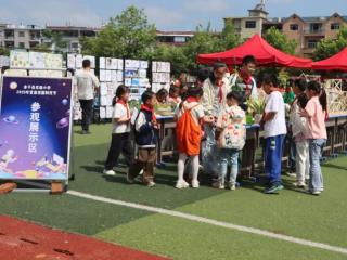 科技赋能梦想，创新点亮未来——余干县实验小学首届校园科技节展示活动顺利举行