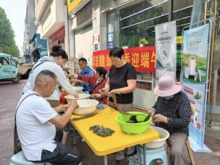 济阳街道财工街社区携手漱玉平民药店共庆端午