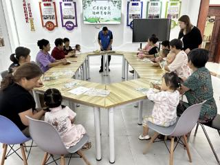 草桥口社区开展“龙舟载古意 挂件寄今朝”手工活动