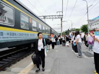 中国—中亚国际人文旅游首发专列抵达阿拉木图