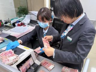 农行济南领秀城支行：化“残”为“全”，清点残损币获赞誉