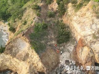 玩得太入迷不知已涨潮，2名游客被困石老人网红洞