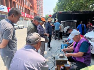 济宁太白湖新区许庄街道风韵荷都社区开展“随手志愿 ‘五彩’惠民”端午节惠民服务活动