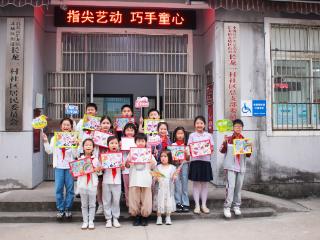 启东北城区街道：童心共绘节日情 多彩“六一”乐融融