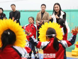 公益人携手老教师，点亮大山教育希望