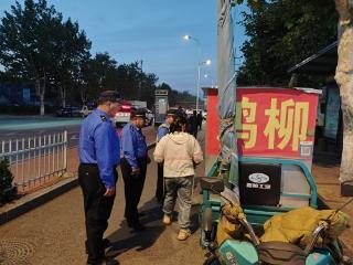 青岛西海岸新区辛安街道：开展占道经营“夏病春治”夜间整治