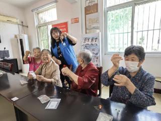 南门社区开展“巧手做香囊 安康端午节”志愿服务活动