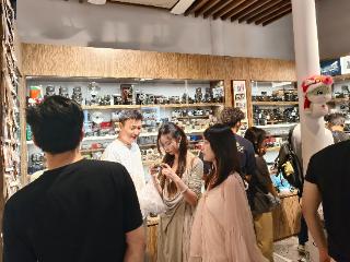 “拥抱消费新场景”系列报道| CCD相机与撕拉片噪点成像时光琥珀