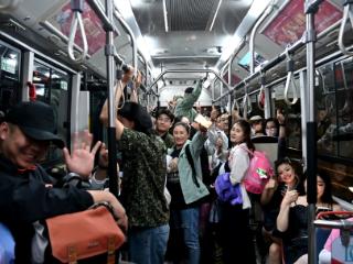 端午假期，烟台公交安全运送乘客176.54万人次